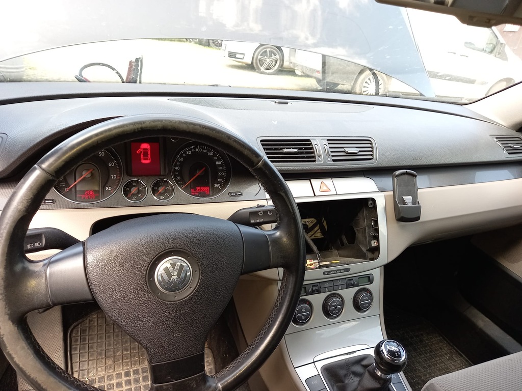 фото №1, Консоль vw passat b6 06r.