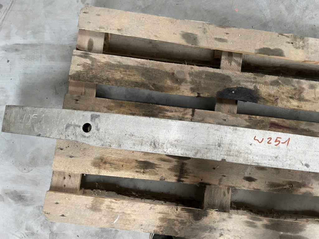 фото №3, Балка бампера перед mercedes w251 r-klasa