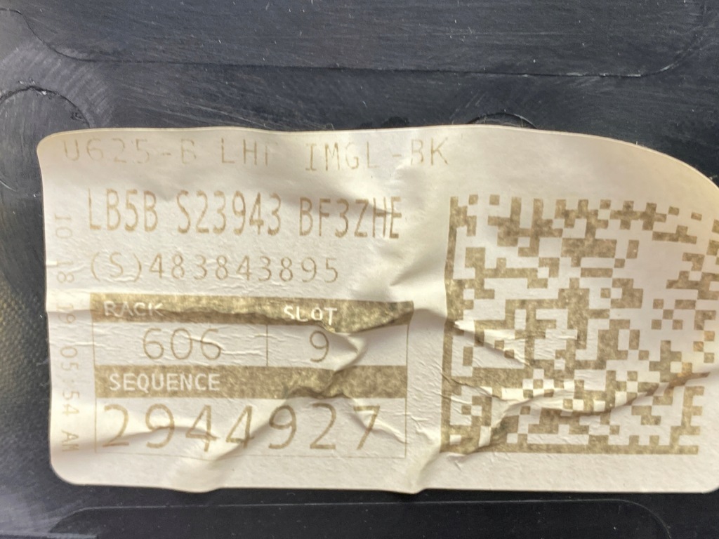 Купити Обшивка двері лівий перед ford explorer vi 2020+ америка