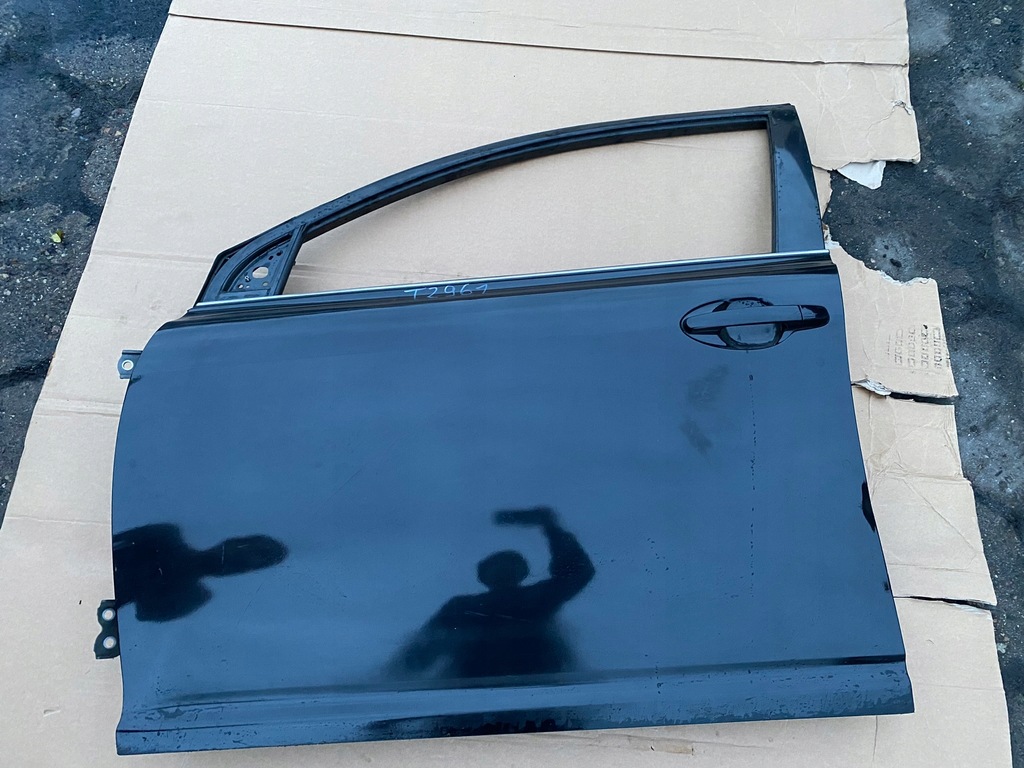 фото №1, Дверь левый перед toyota avensis t25 1e5