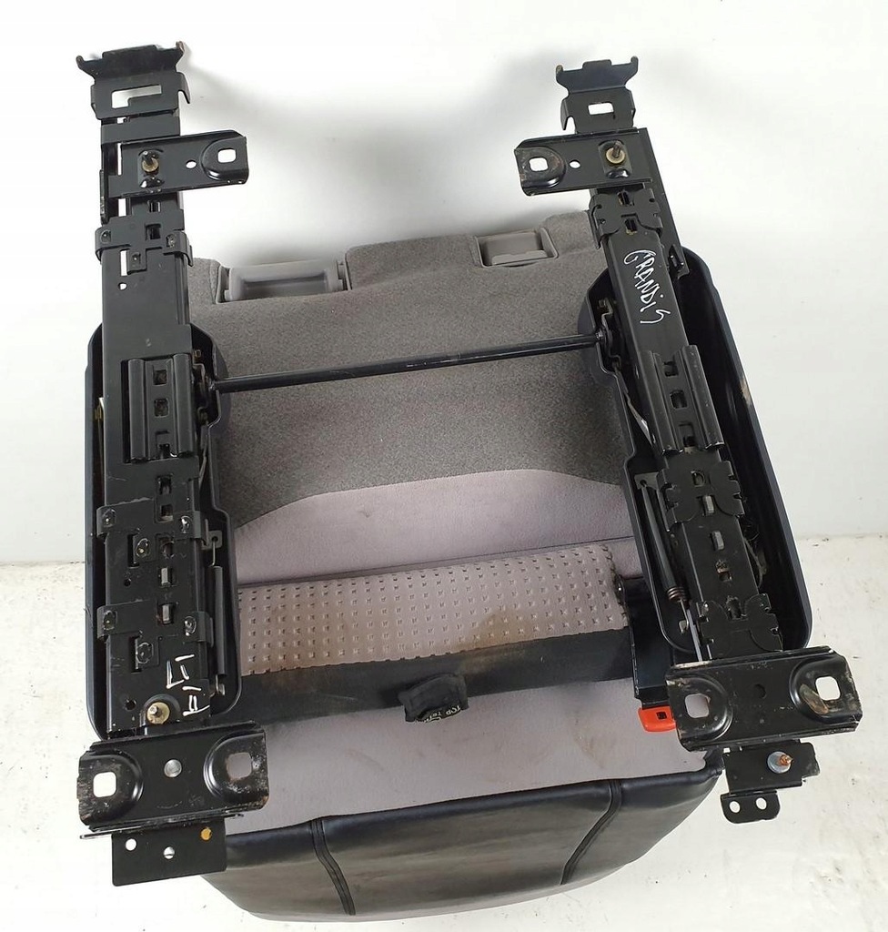 фото №7, Сиденье левый задняя ii ряд mitsubishi grandis