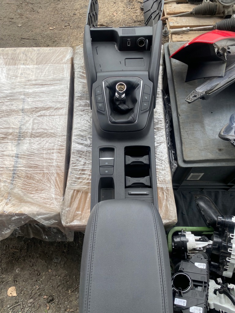 Купити Ford focus mk4 підлокітник тунель