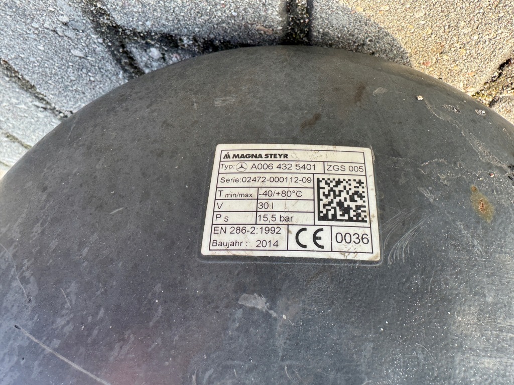 Бак балон повітря 30l mercedes actros mp 4 в Україні