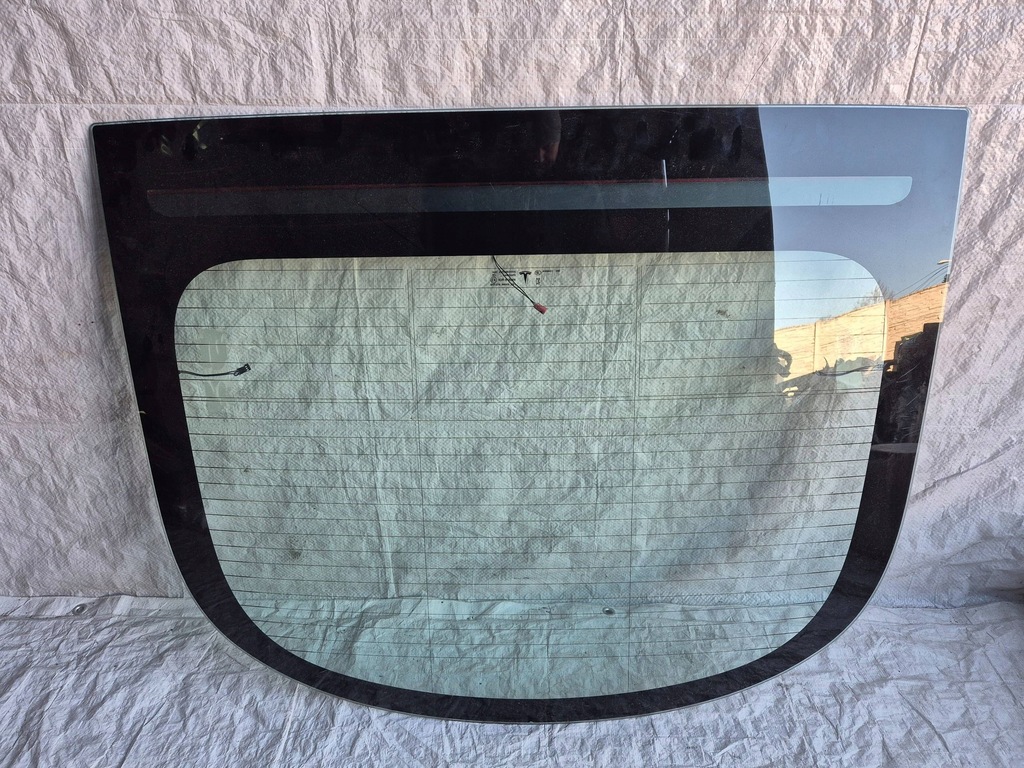 фото №1, Tesla model s plaid 21- стекло задняя + свет стоп org