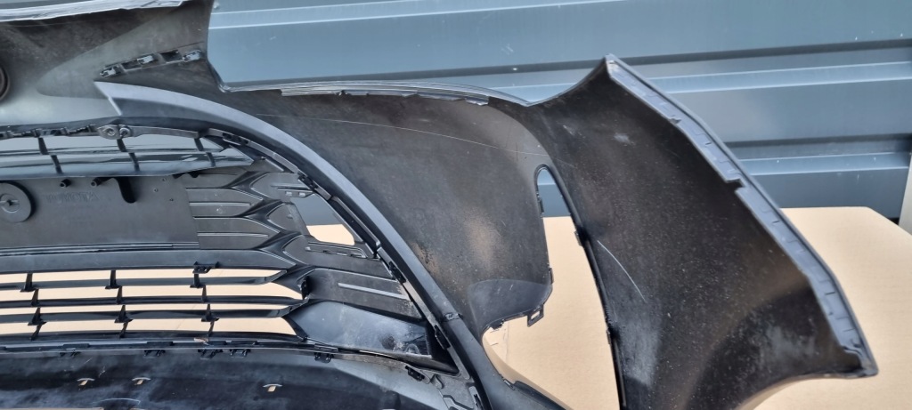 Toyota yaris iv бампер передні  оригінал b233 в Україні