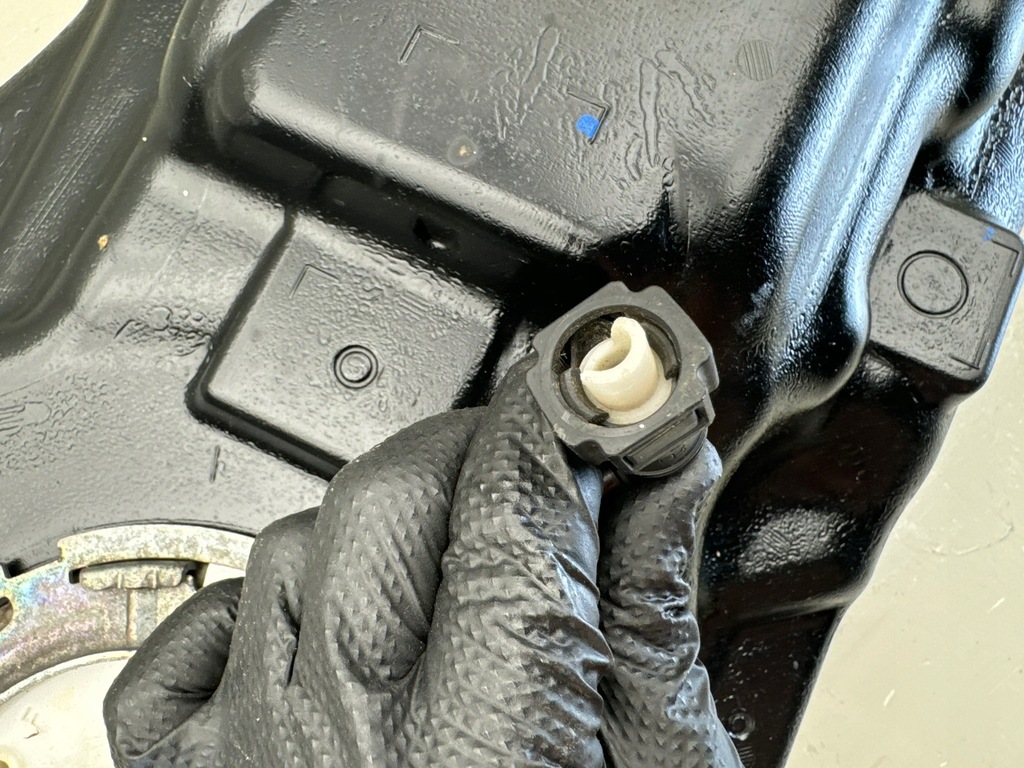 фото №7, Hyundai h350 14r- бак топлива насос топлива 31150-59100