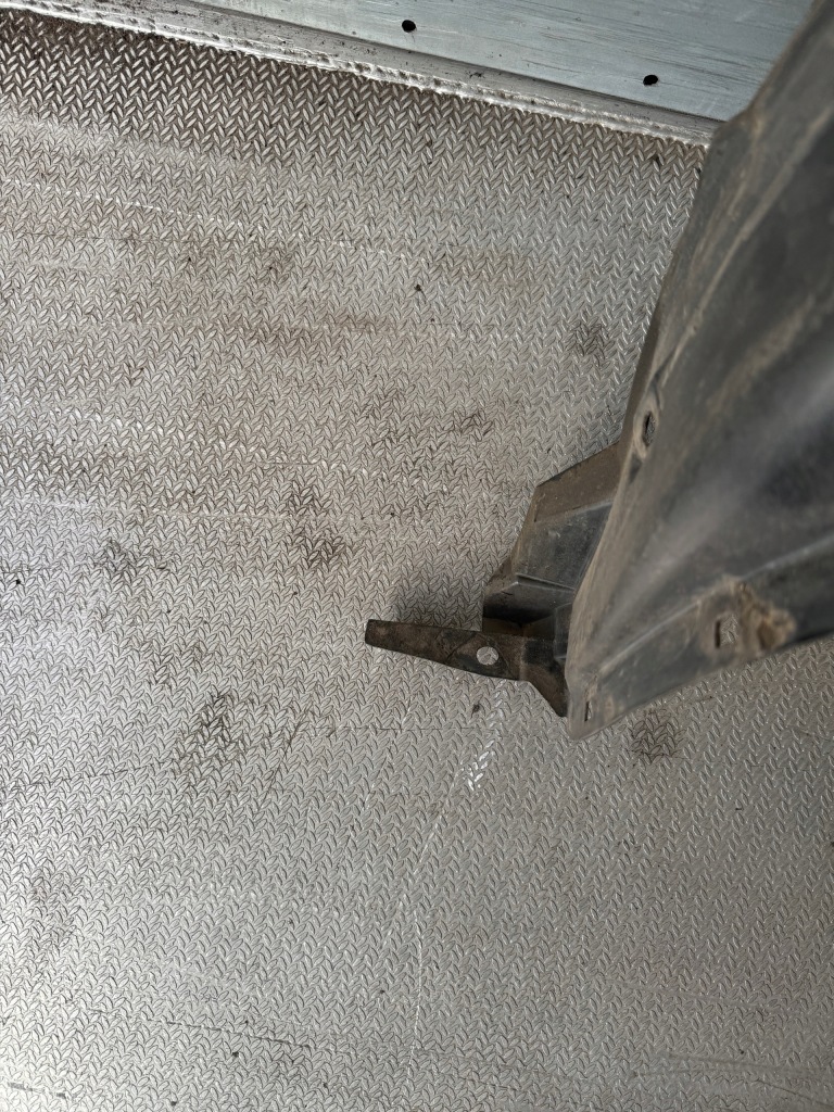 Підкрилок внутрішнє праве peugeot 108 rok 2015 в Україні