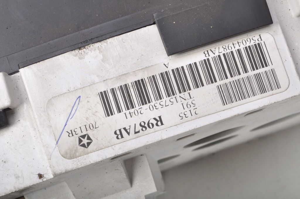 фото №8, Chrysler voyager iv счетчик приборы p56044987ab eu