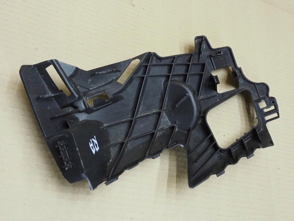 фото №10, Audi a3 8y 8y0807320c напрямна бампера правий перед