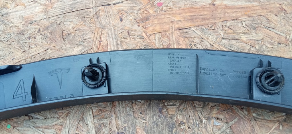 фото №13, Tesla model y 22- молдинг крыла правый задняя правая задняя 1658698-00-a