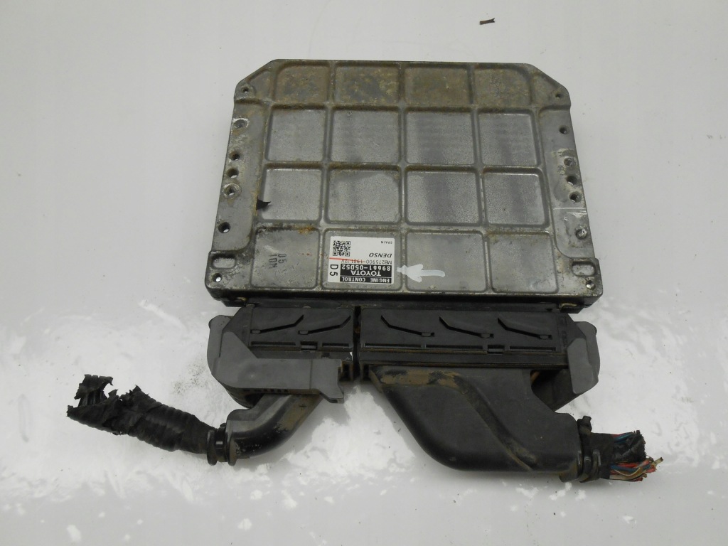 Toyota avensis t27 ecu блок керування бортовий комп'ютер двигуна 8966105d52 mb275900 Недорого