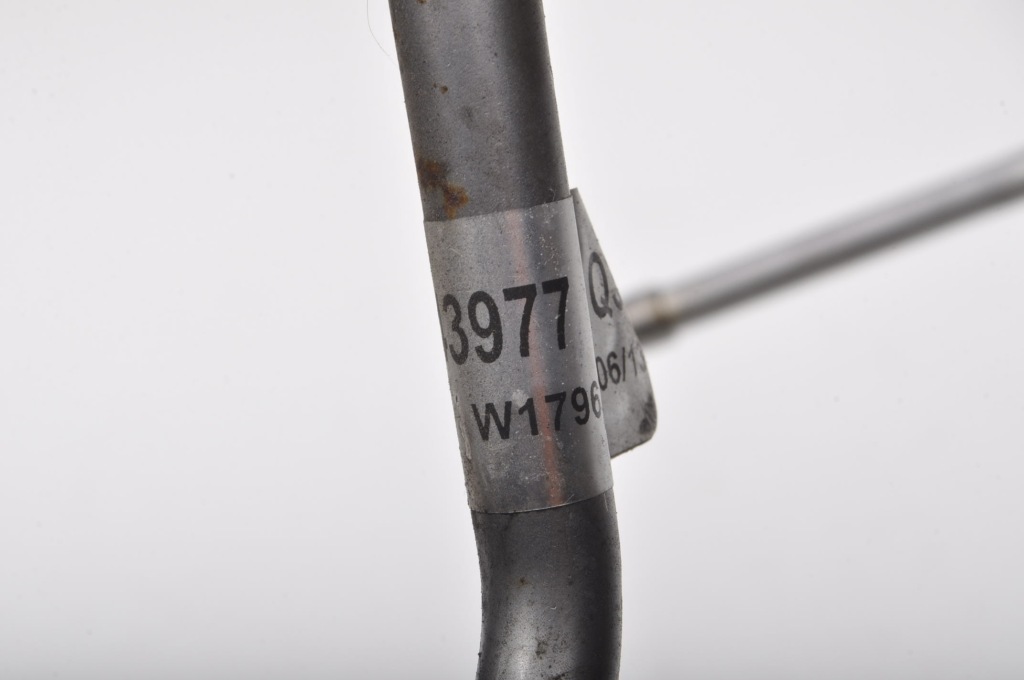 Mclaren mp4 spider 3.8 труба шланг 00080631 Недорого