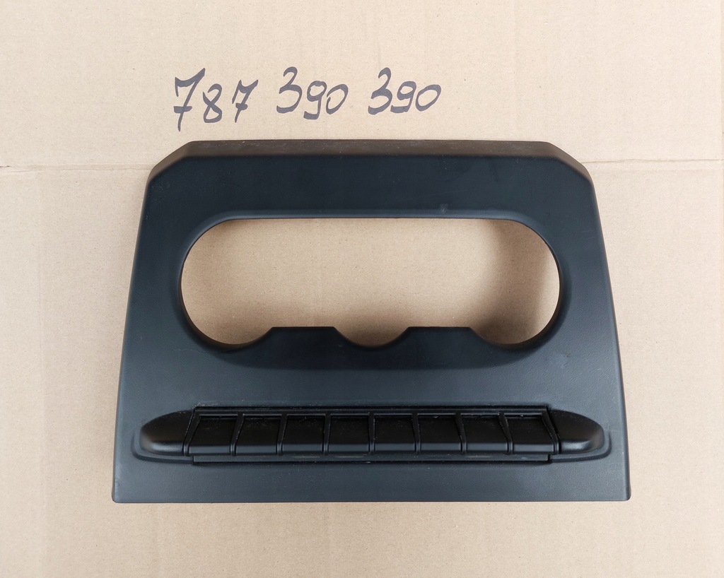 фото №1, Dacia duster ii оригинальная рамка защита обдув 682602613r