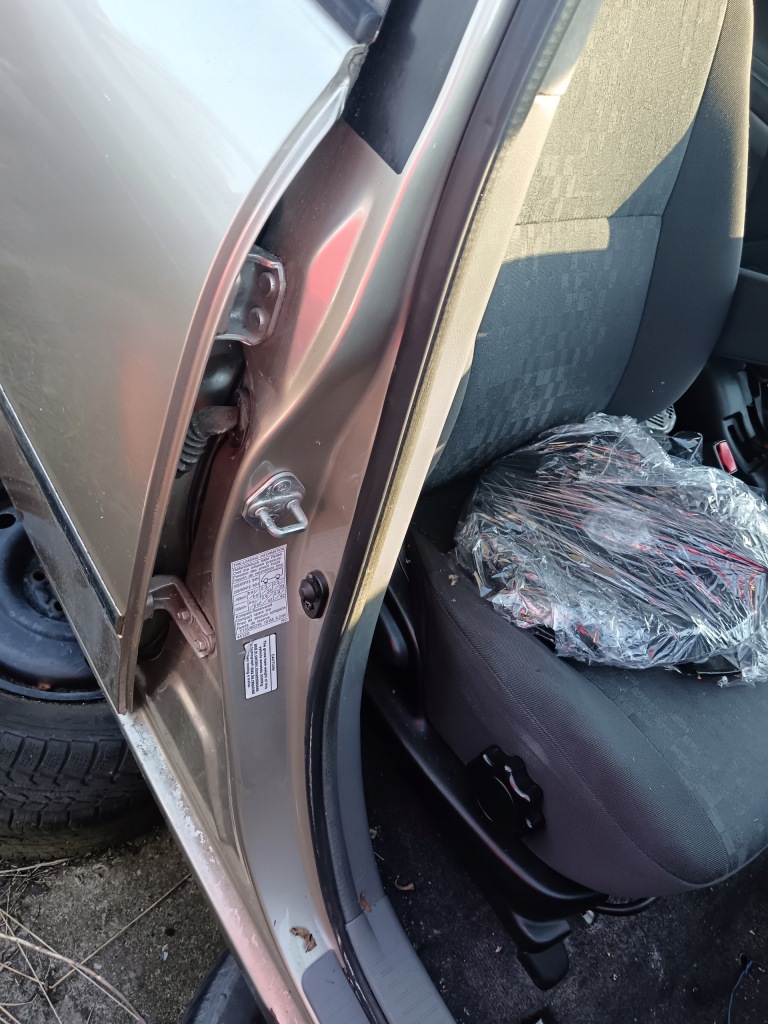 фото №9, Toyota avensis verso прокладка двері кузовна отвір ліва права перед задня