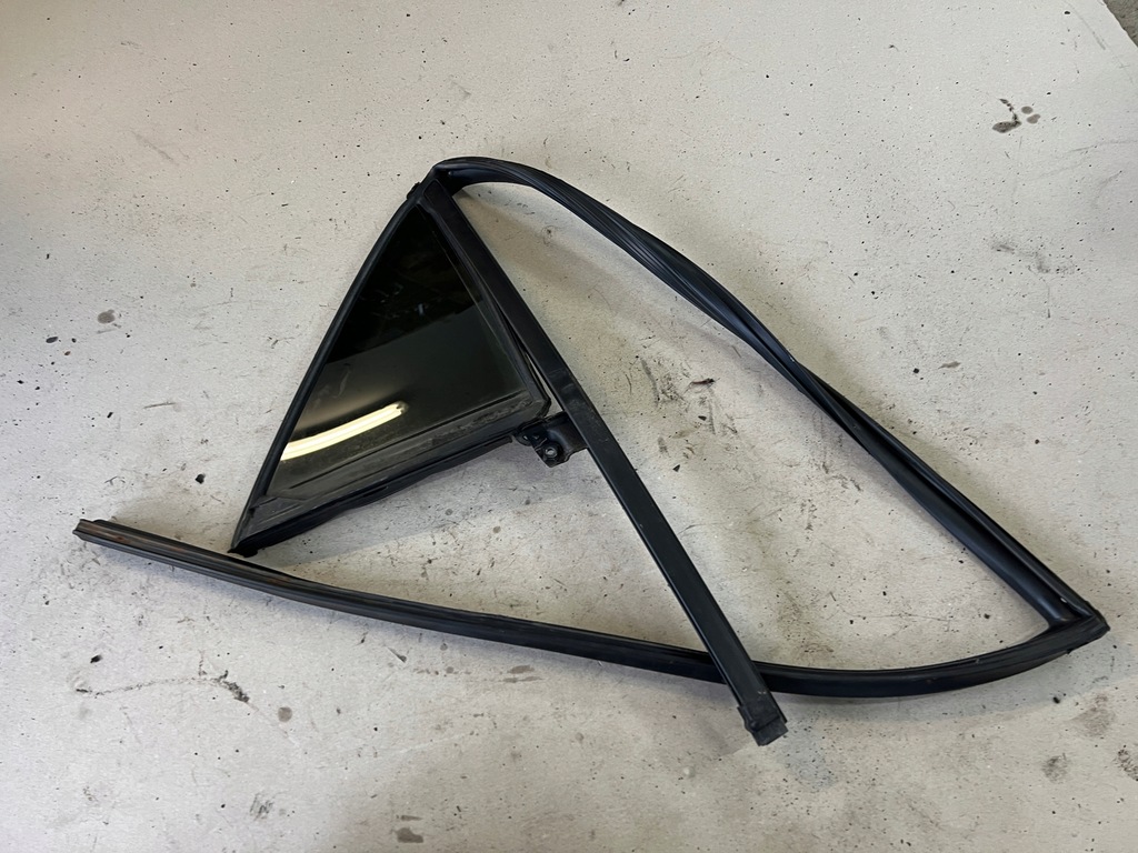 фото №1, Hyundai i20 ii 5d стекло дверь малый треугольное 2017