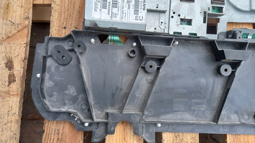 фото №8, Антена gps volvo xc90 8651013-1