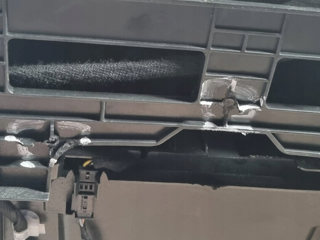 фото №15, Tesla model y 2023 панелі керування, перемикачі