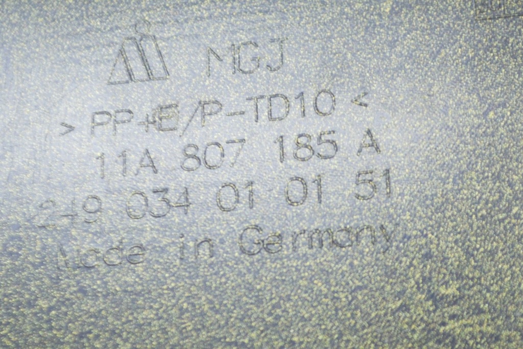 фото №5, Volkswagen id.4 e21 performance передний бампер средняя молдинг wykończenio