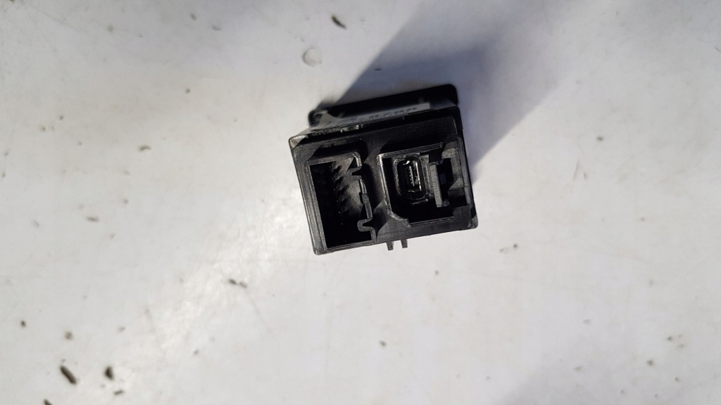 Разъём aux бардачок opel zafira c Цена