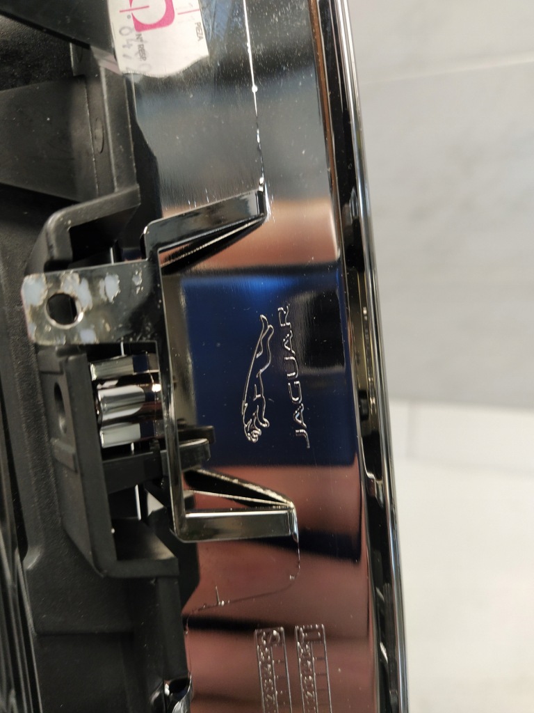 Jaguar e-pace x540 решётка радиатора решётка  радиатора значок чёрный mat хром оригинал Доставка