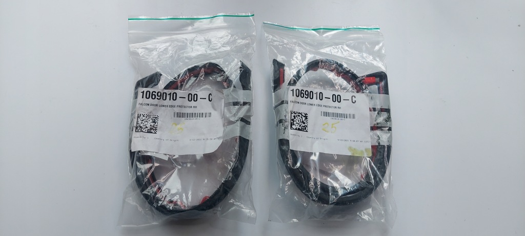 Купити Tesla x прокладка двері задня правий dół 1069010-00-c