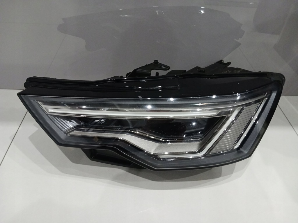 фото №1, Audi a6 c8 4k0941039 full led matrix лампа левая ładna исправна