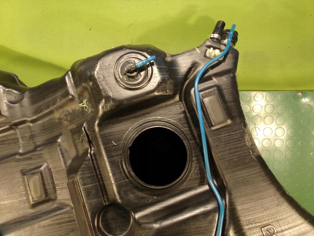 фото №4, Lancia thesis 3.2 бак пального bak