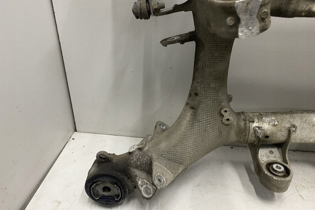 фото №10, Підрамник задні bmw 7 g11, g12 6861201 2017