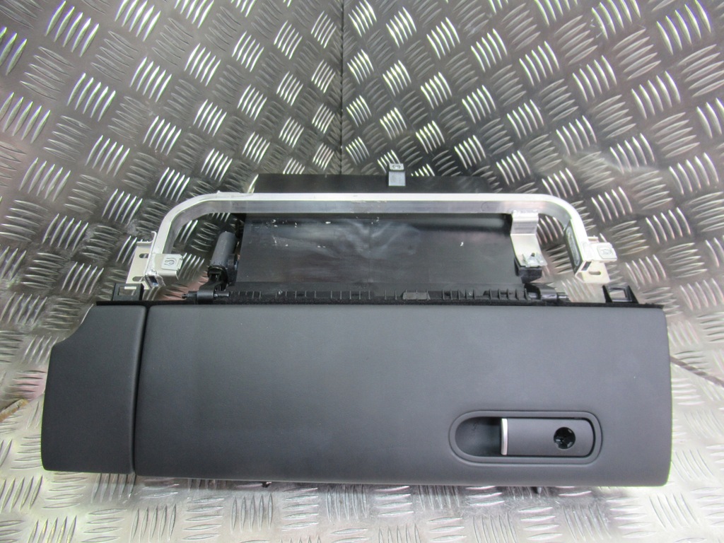 фото №3, Audi r8 420 06- бардачок пасажира