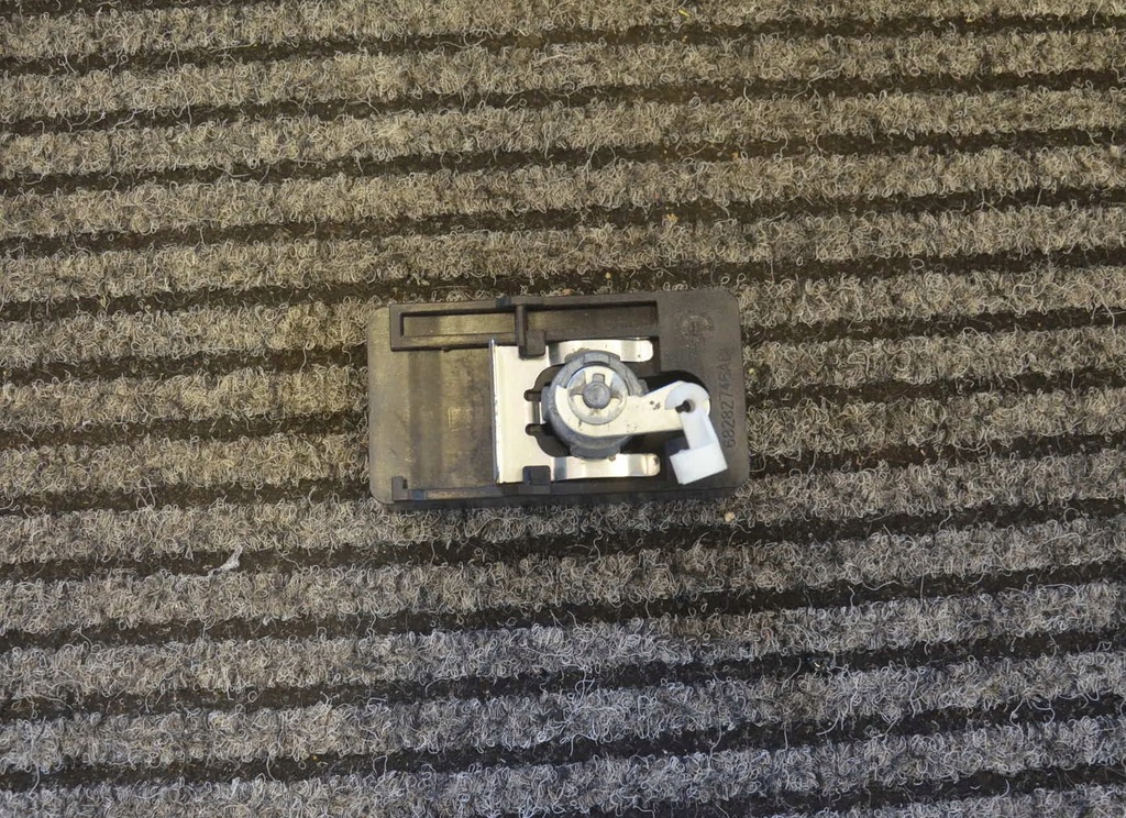 фото №1, Замок крышки задняя jeep wrangler jl