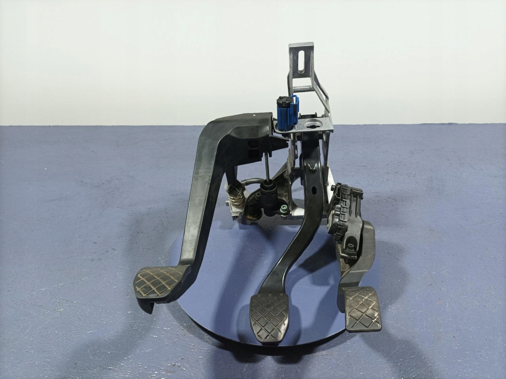 фото №1, Audi a4 b6 педали комплект механическая коробка передач eu 8e1721117a