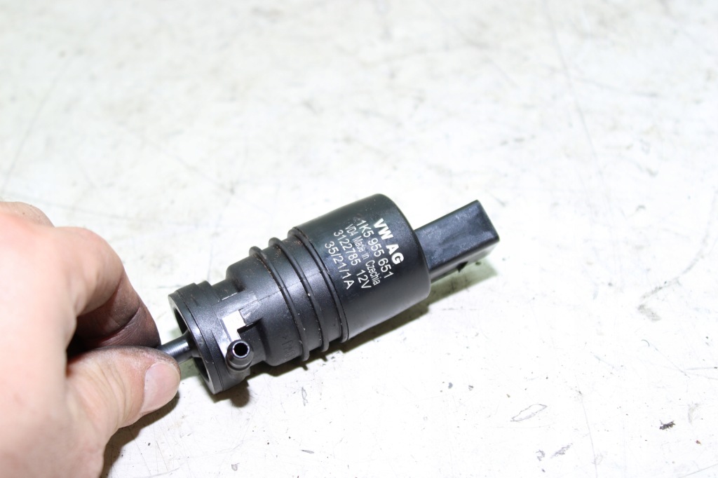 фото №2, Audi a8 d3 помпа омивача