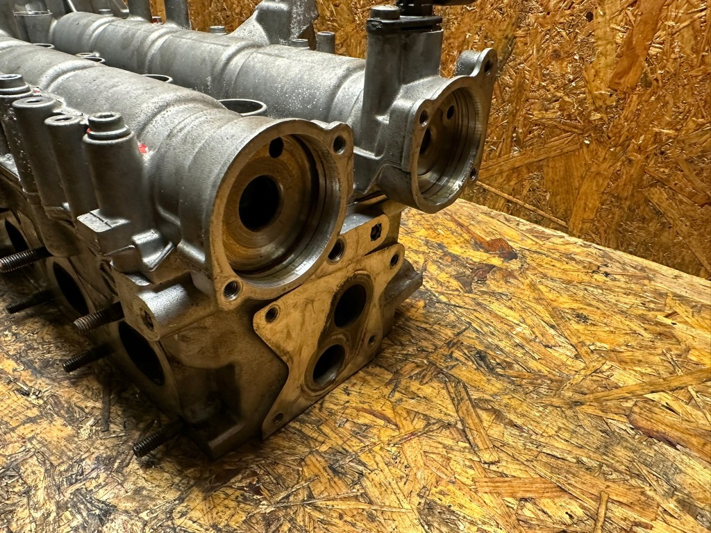 Головка крышка валы vw 1.4 tsi 03c103475bc 03c103358ak Доставка