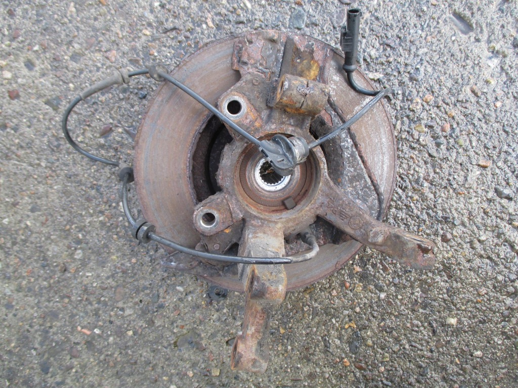 Fiat idea 1.4 03-10 поворотний кулак ступиця лівий перед Ціна