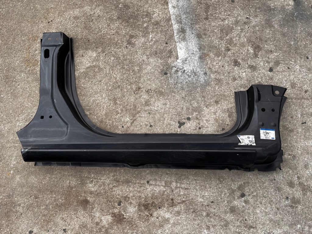 Купити Ford fiesta mk7 5d правий поріг стовпчик  poznań giełda
