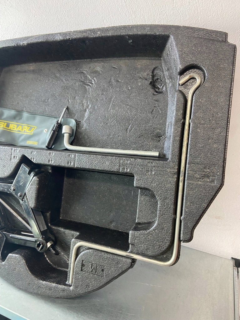 Вкладыш багажника пенопласт кулиса подъемник subaru xv 1 97035fj000 с Разборки