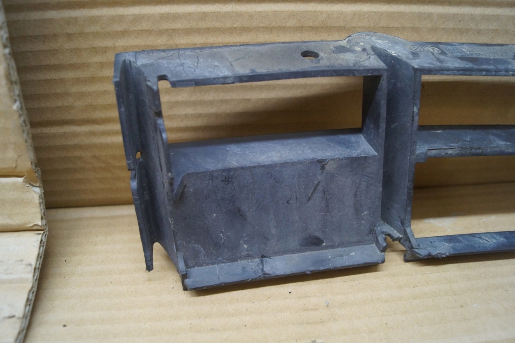 Bmw e39 решётка бампера левое  перед 8235642 с Разборки