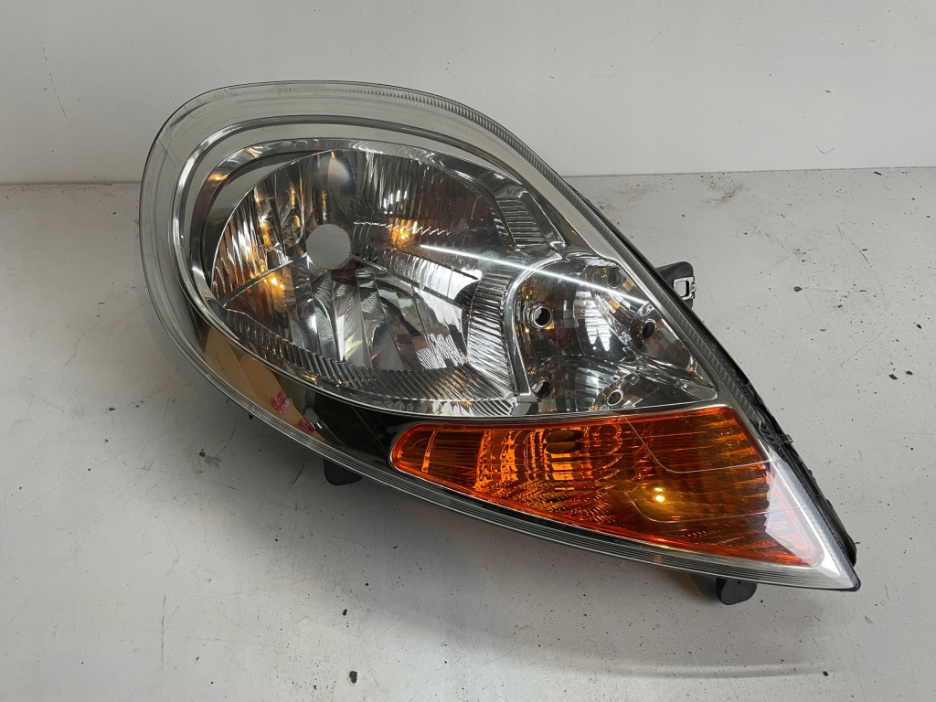 фото №1, Renault trafic лампа правая перед 8200701353