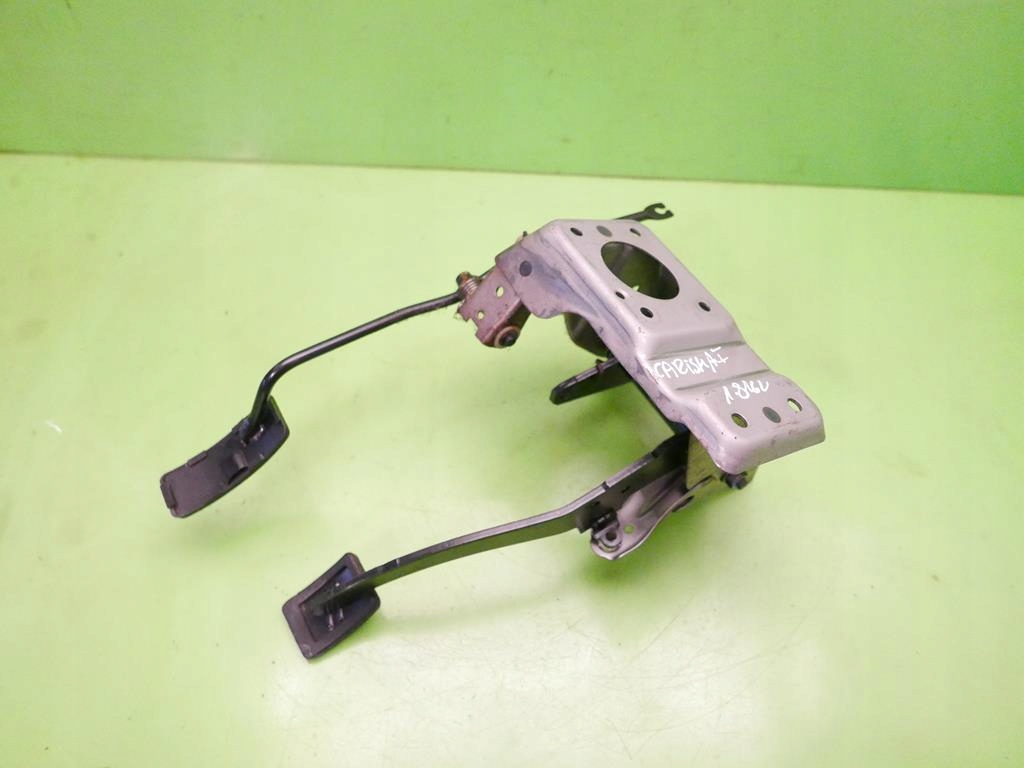 фото №7, Педали педаль тормоза газа mitsubishi carisma i 1.8