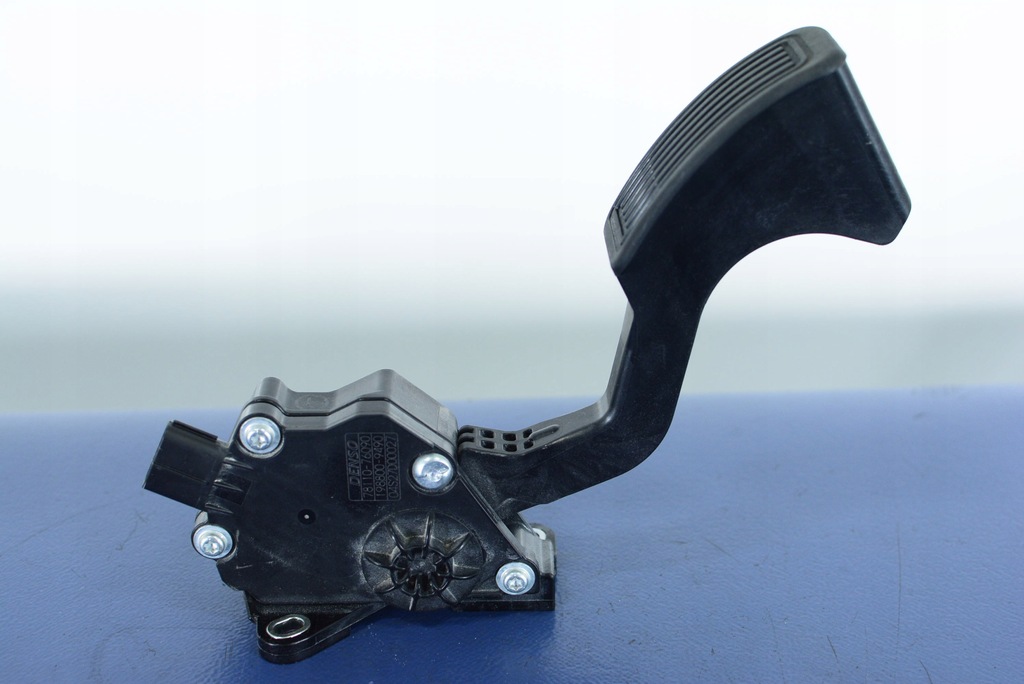 фото №1, Lexus ct200h потенциометр газа 78110-76090