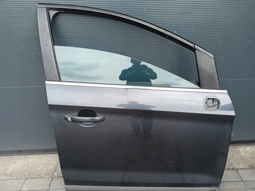 фото №1, Ford kuga mk1 - двері правий перед
