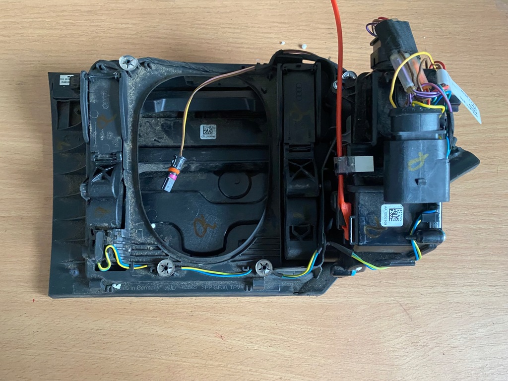 фото №7, Audi e-tron 4ke роз'єм заряджання кришка 4ke810001 оригінал