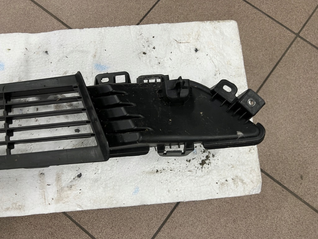 фото №10, Tesla model y 20- решітка решітка радіатора середня бампера перед 1493759-00-a