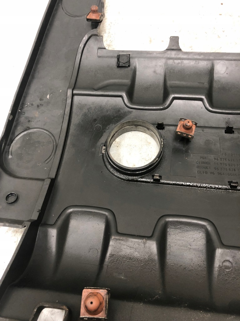 Кришка накладка двигуна renault v6 9637562677 в Україні