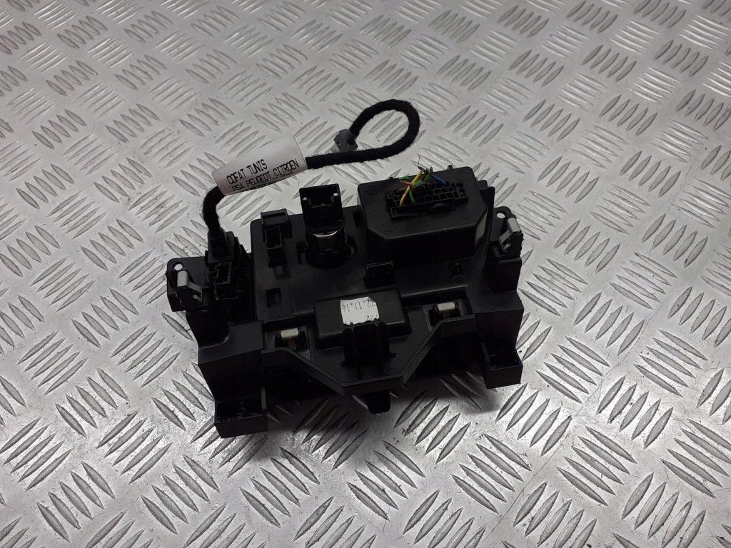 Купити Коробка запобіжників peugeot 308 1.6 hdi 9806192580