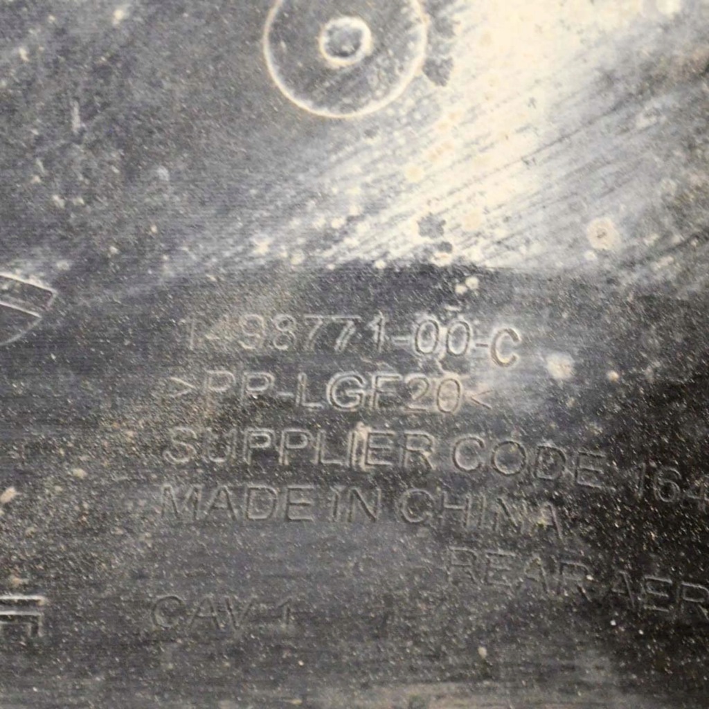 Tesla model 3 2021 накладка средняя подвеска с Разборки