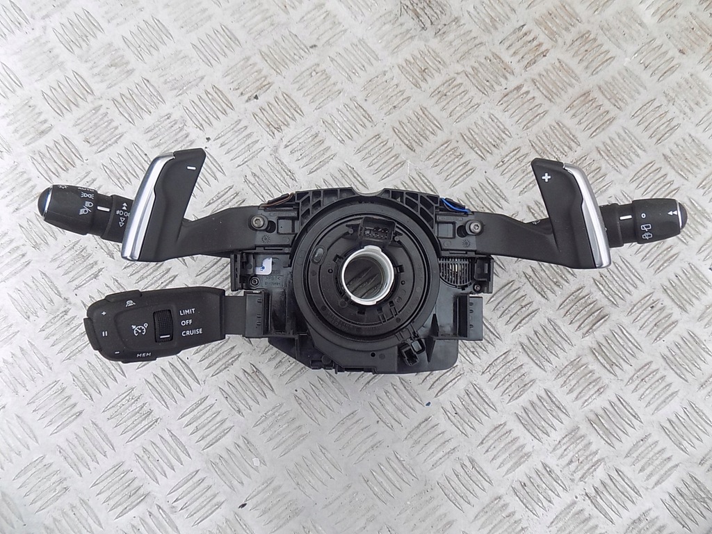 фото №1, Peugeot 2008 ii gt переключатель комбинированный лепестки переключения