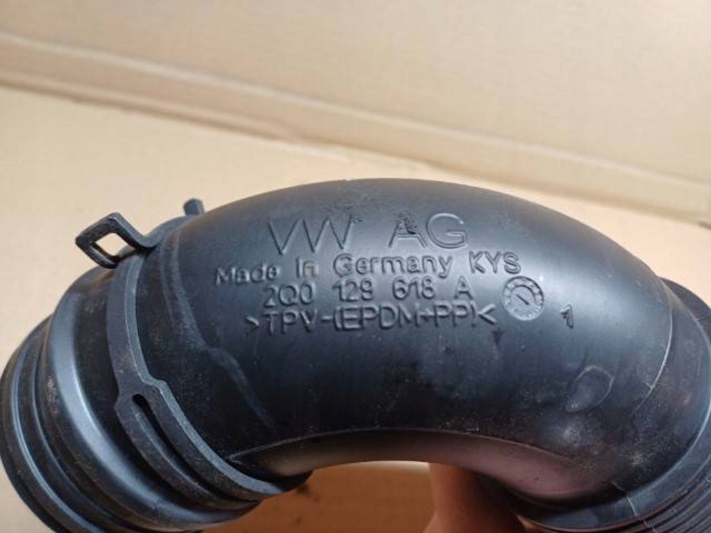 фото №3, Skoda scala труба шланг повітря 2q0129618a