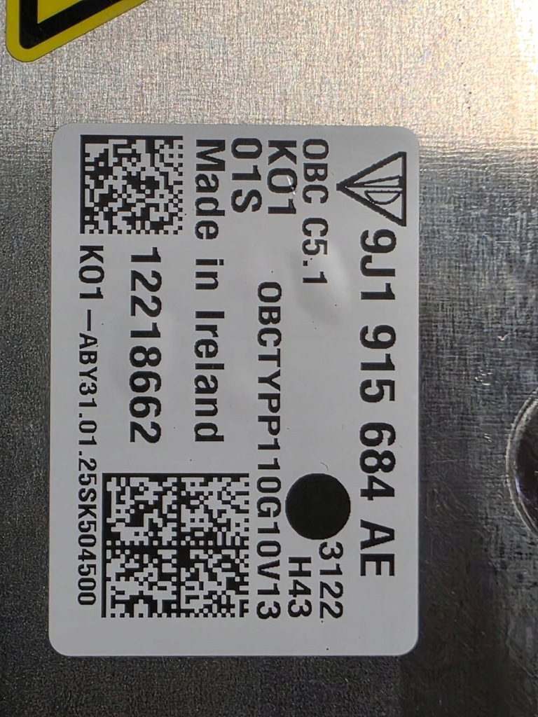 Зарядное устройство напряжения porsche taycan 9j1915684ae Оригинал