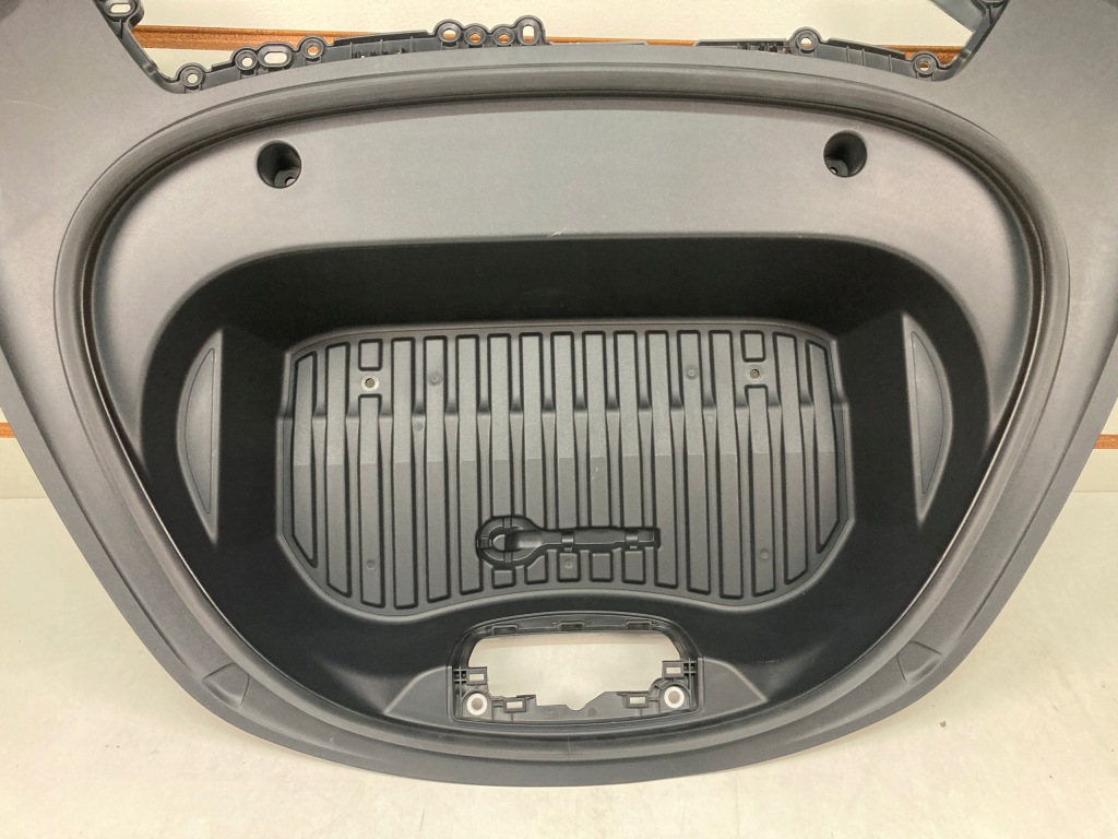 Піддон багажник багажник tesla 3 рестайлінг в Україні